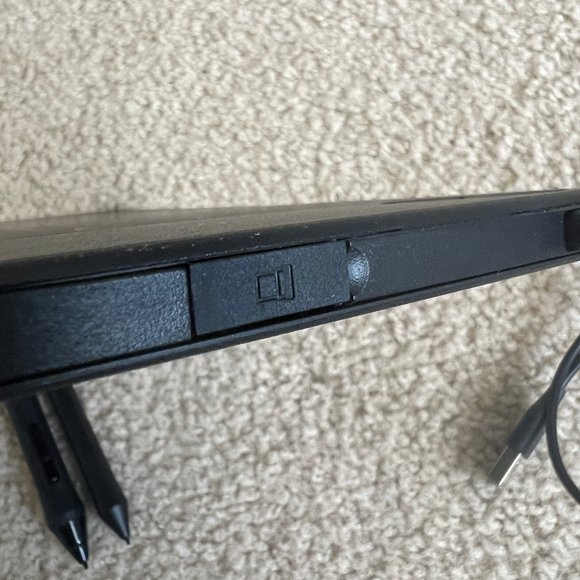 Wacom Intuos Small Graphics Drawing Tablet - Picture 6 of 6